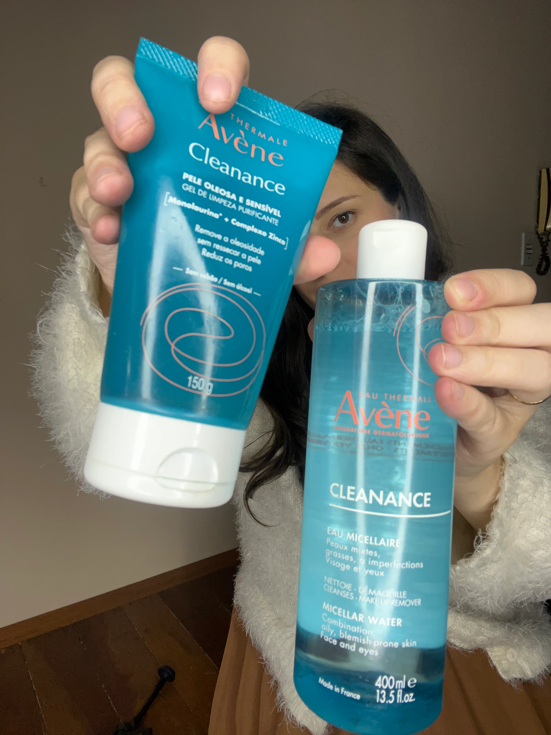Gabi apresenta dois produtos da linha Avène Cleanance.