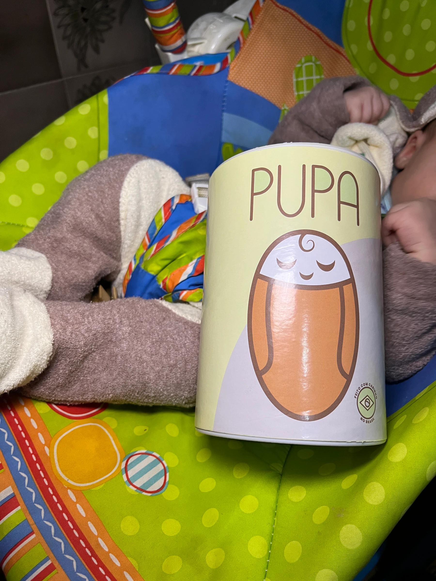 Produto Pupa em uma cena de cuidado para bebê.